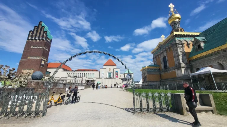 Darmstadt Mathildenhoehe mit Fünffingerturm und Russischer Kapelle