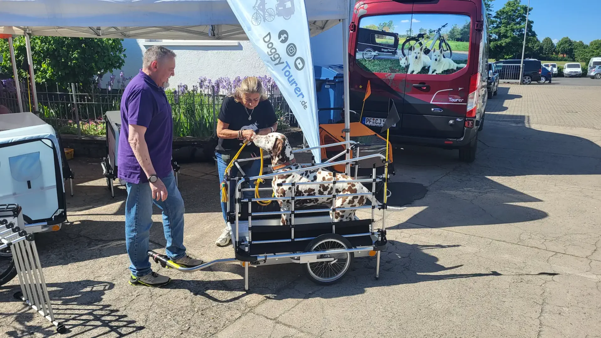 iSY Showtruck beim E-Bike Cafe DoggyTourer DogGuard