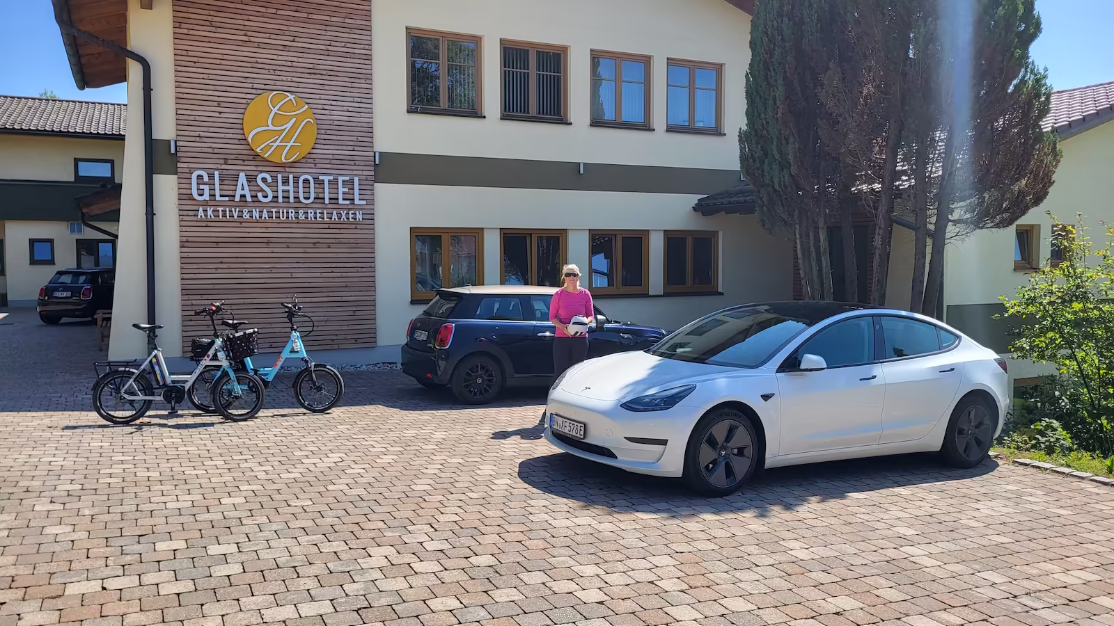 ankunft-am-glashotel-mit-den-isy