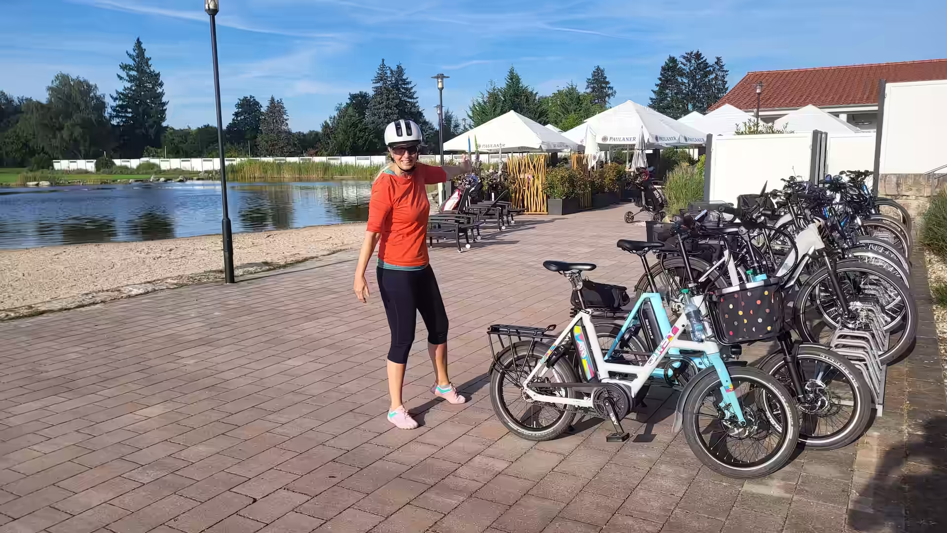 premium-golfpark-im-bachgrund-terasse-mit-isy-beitragsbild