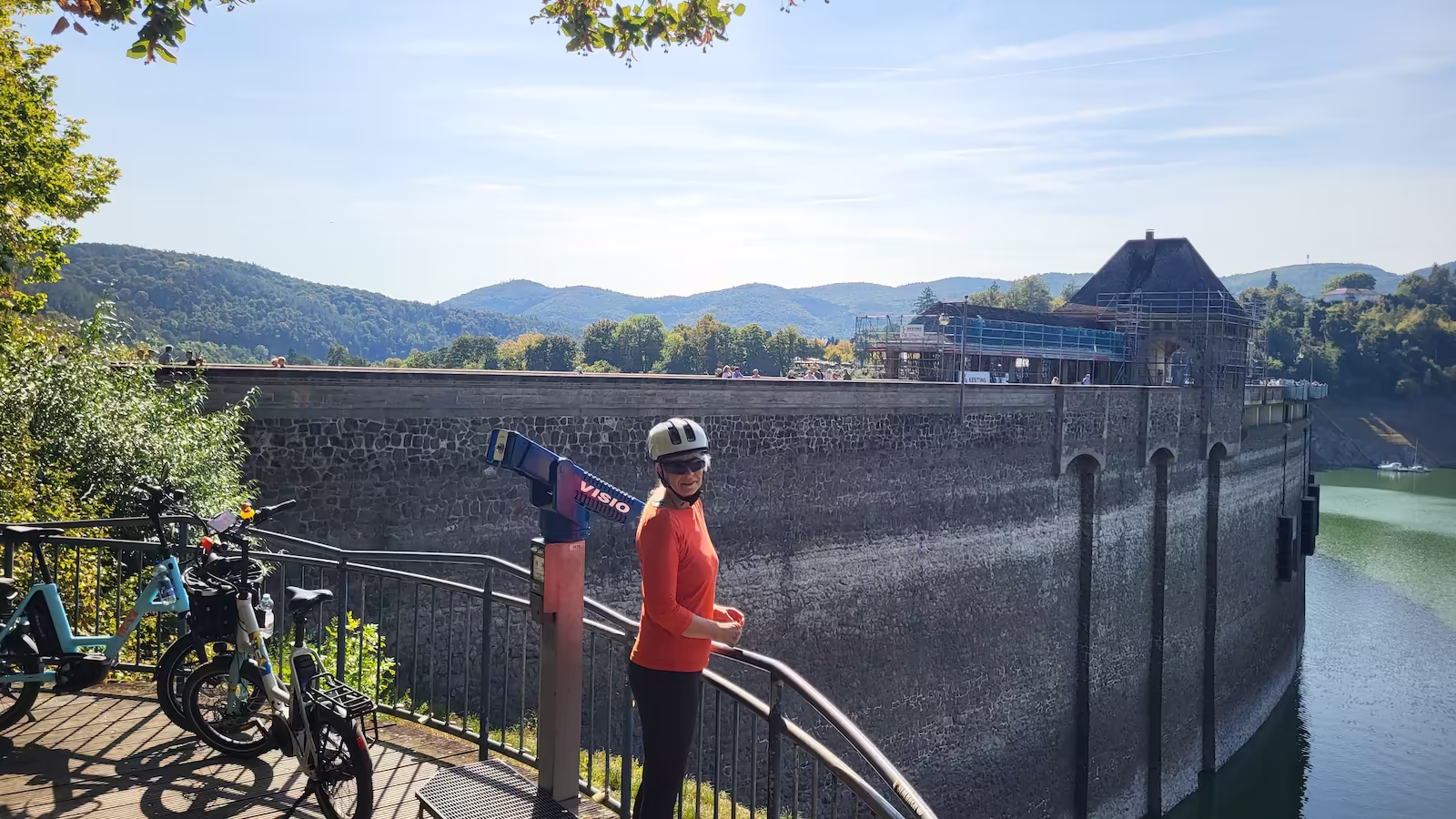 edersee-staumauer-mit-wenig-wasser-inhaltsbild