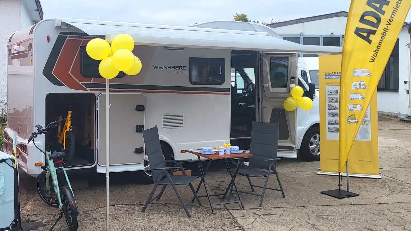 iSY on Tour mit Showtruck DoggyTourer und Wohnmobil und Heckgarage