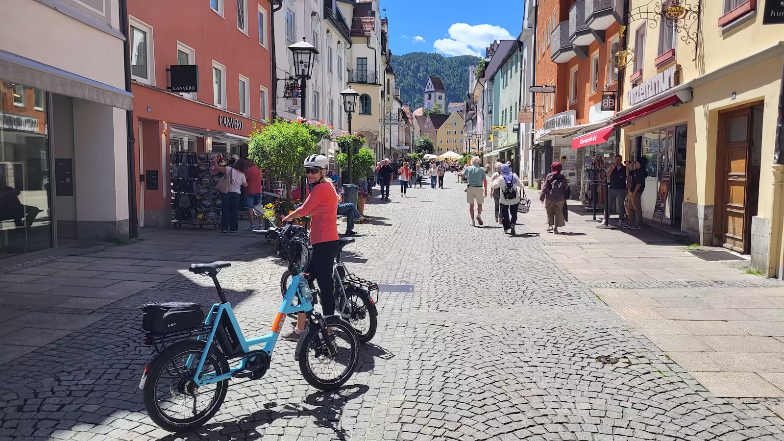 7-seen-2-schloesser-allgaeu-fussgaengerzone-fuessen-mit-zwei-isy