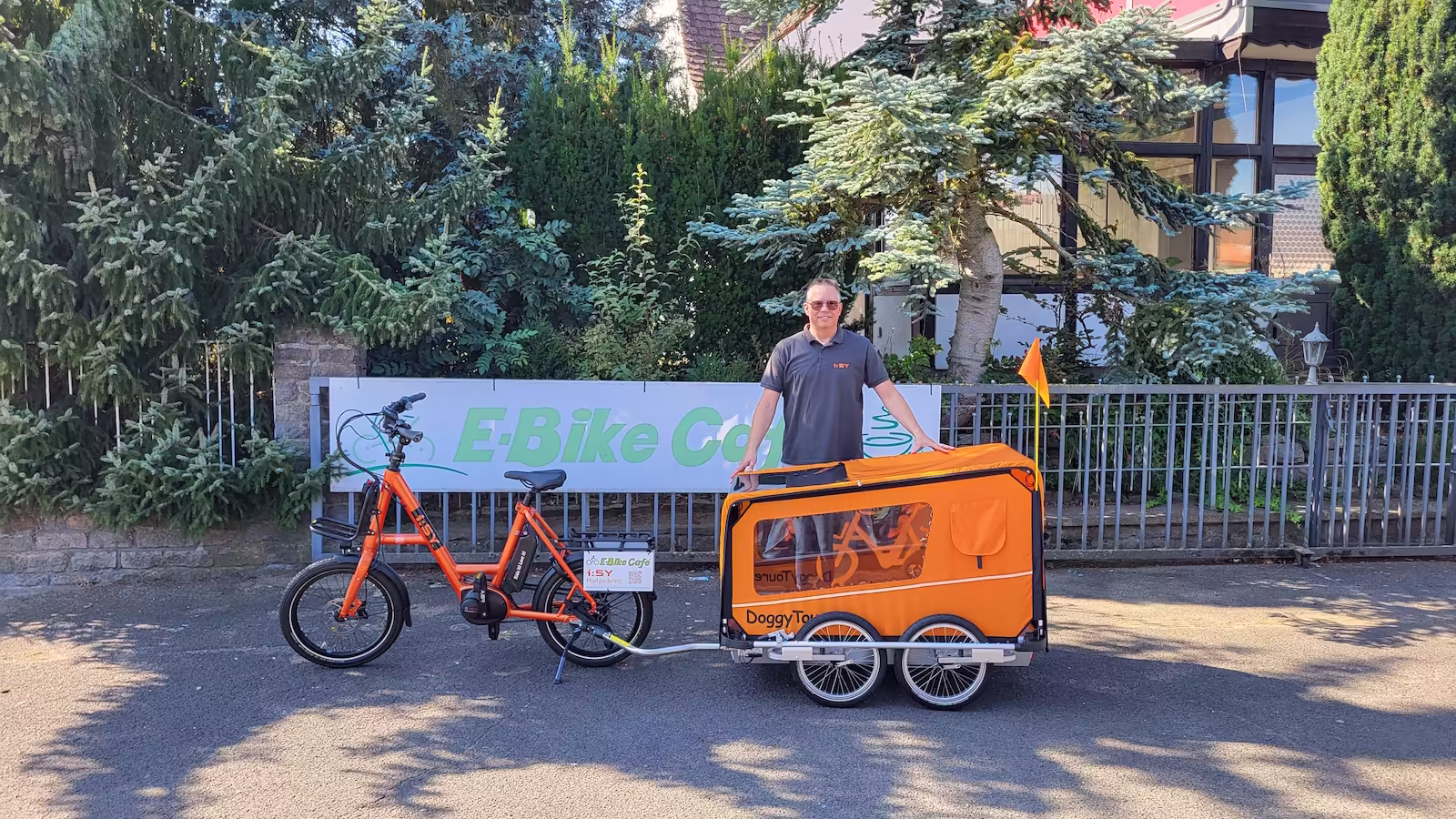 Entspannte Radtour mit dem i:SY XXL und DoggyTourer Hundeanhänger