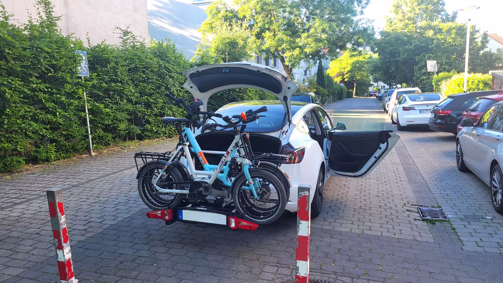 fahrradtour-giessener-seenlandschaft-2x-isy-auf-dem-uebler-i21-am-tesla-model-3-inhaltsbild
