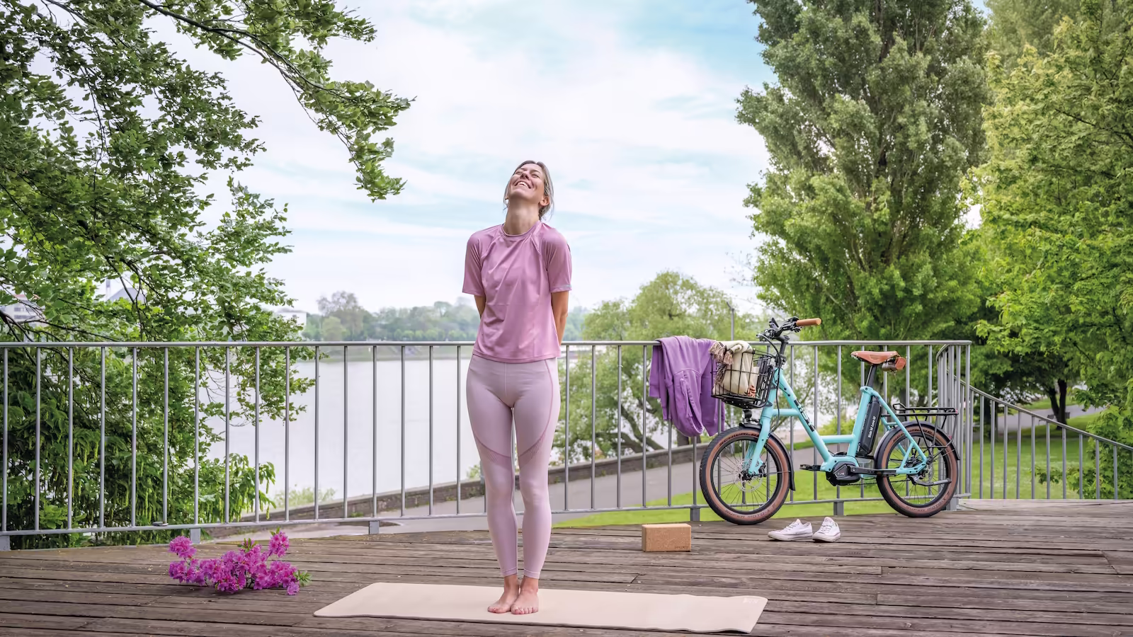 isy-e5-century-riviera-blue-beim-yoga-mit-kinny