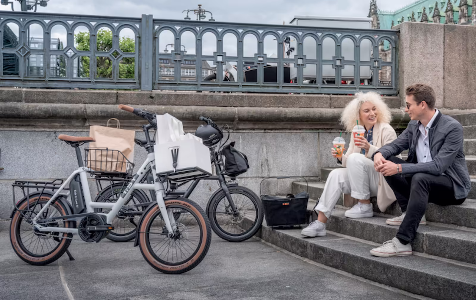 Magische Begegnung zweier i:SY E-Bikes weckt echte i:SY Sound & Liebe auf 2 Rädern mit Anything Twist
