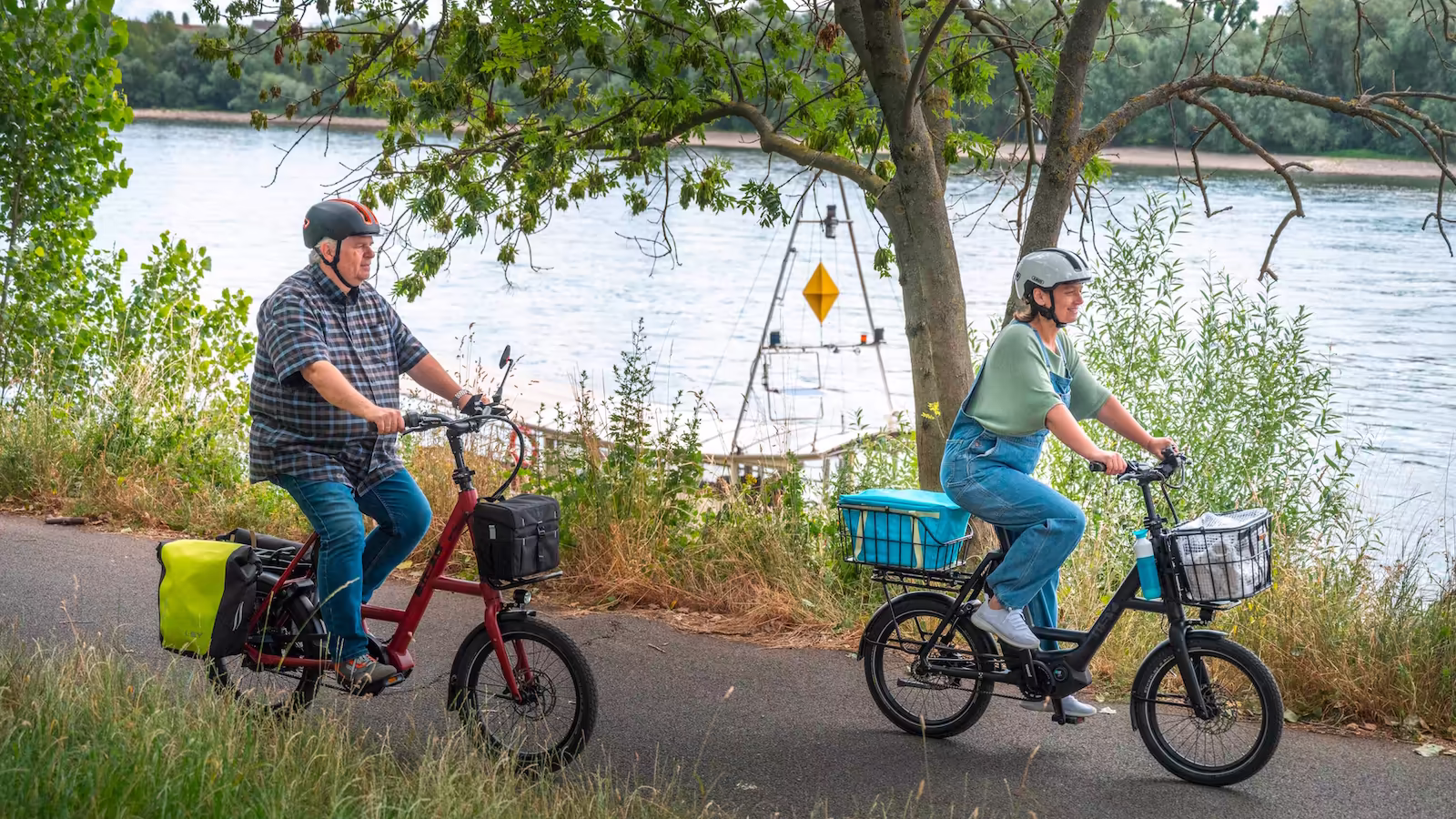 Harmonische Fahrt auf dem i:SY E-Bike Abenteuer auf dem sonnigen Ufer-Flussradweg