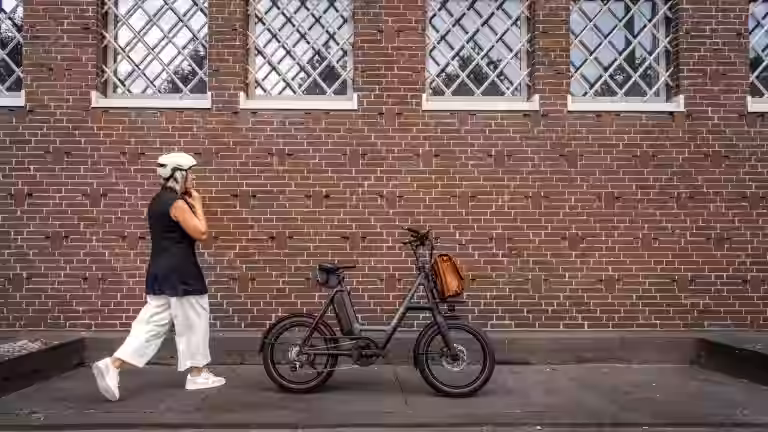 i:SY SkyFly S10 Stadtflitzer mit Daniela in der City