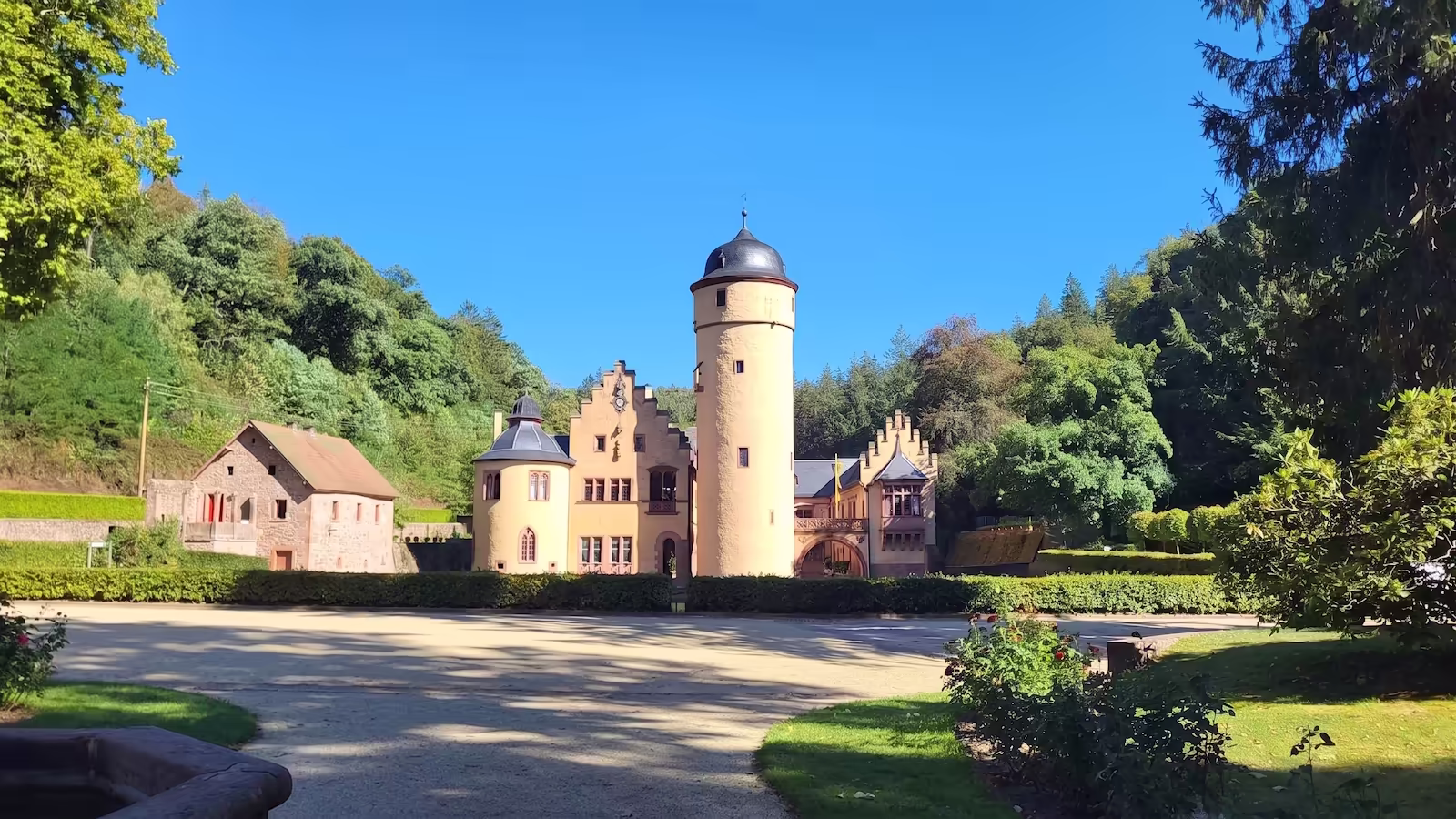 Schloss Mespelbrunn das schöne Wasserschloss